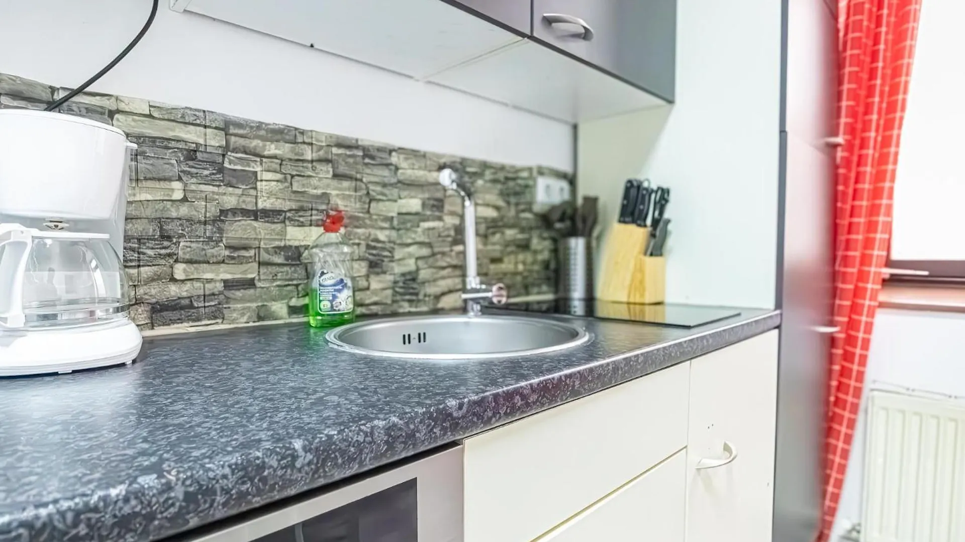 Bright 1Br Apt, Prime Vienna Location & Wifi Apartman